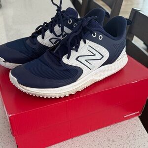 New Balance Men’s Sz 9 Navy and White Baseball Turf shoes